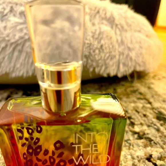 Bath & Body Works Into The Wildbundle.